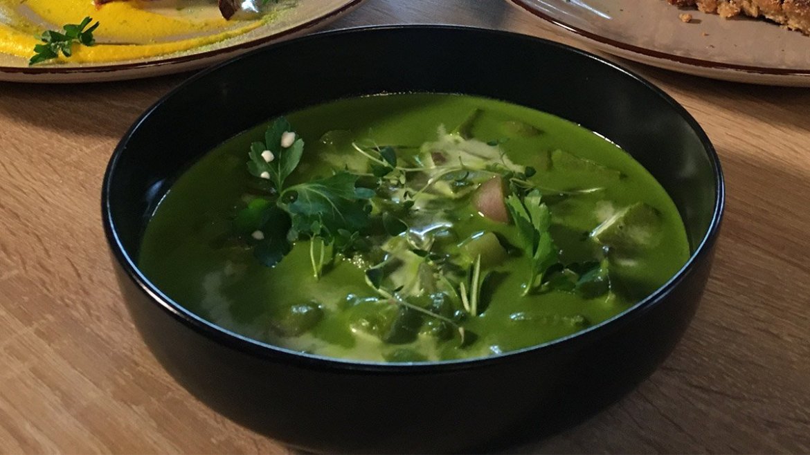 Špenátový krém s jarnou zeleninou - recept pre mixér Perfectmix Cook